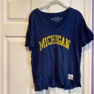 University of Michigan v-neck Retro Brand T-shirt, size medium